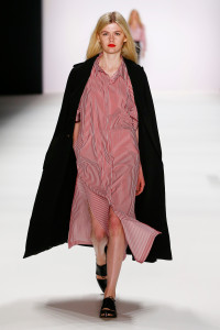 AVELON_MBFWB_RESORT17_02