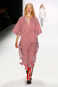 AVELON_MBFWB_RESORT17_04