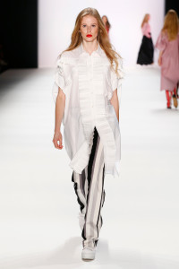 AVELON_MBFWB_RESORT17_05