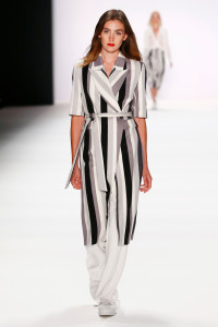 AVELON_MBFWB_RESORT17_07