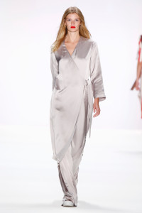 AVELON_MBFWB_RESORT17_11