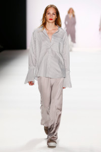 AVELON_MBFWB_RESORT17_13