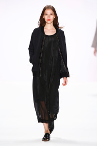 AVELON_MBFWB_RESORT17_19