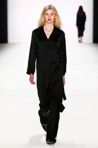 AVELON_MBFWB_RESORT17_21