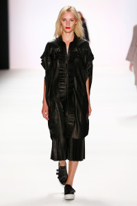 AVELON_MBFWB_RESORT17_23