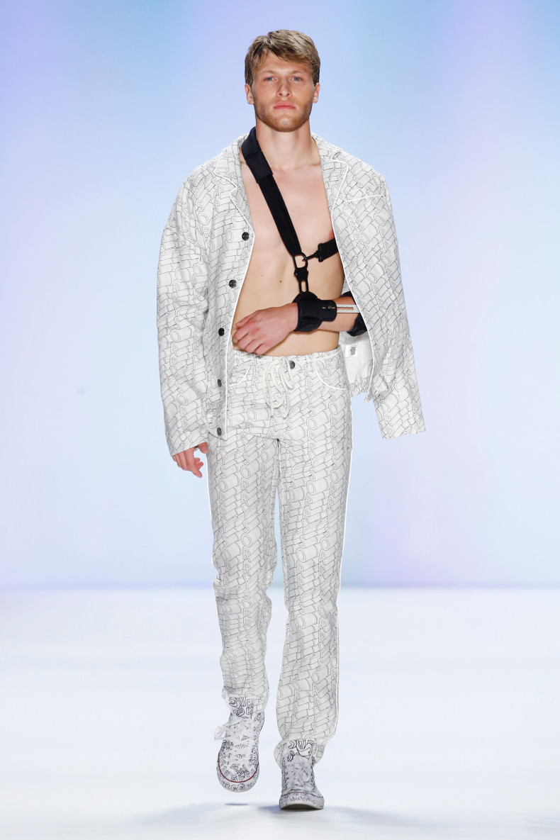Julian_Zigerli_Show_SS17_Look-13